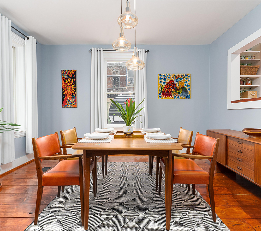 Photo of a dinning room that has been staged.